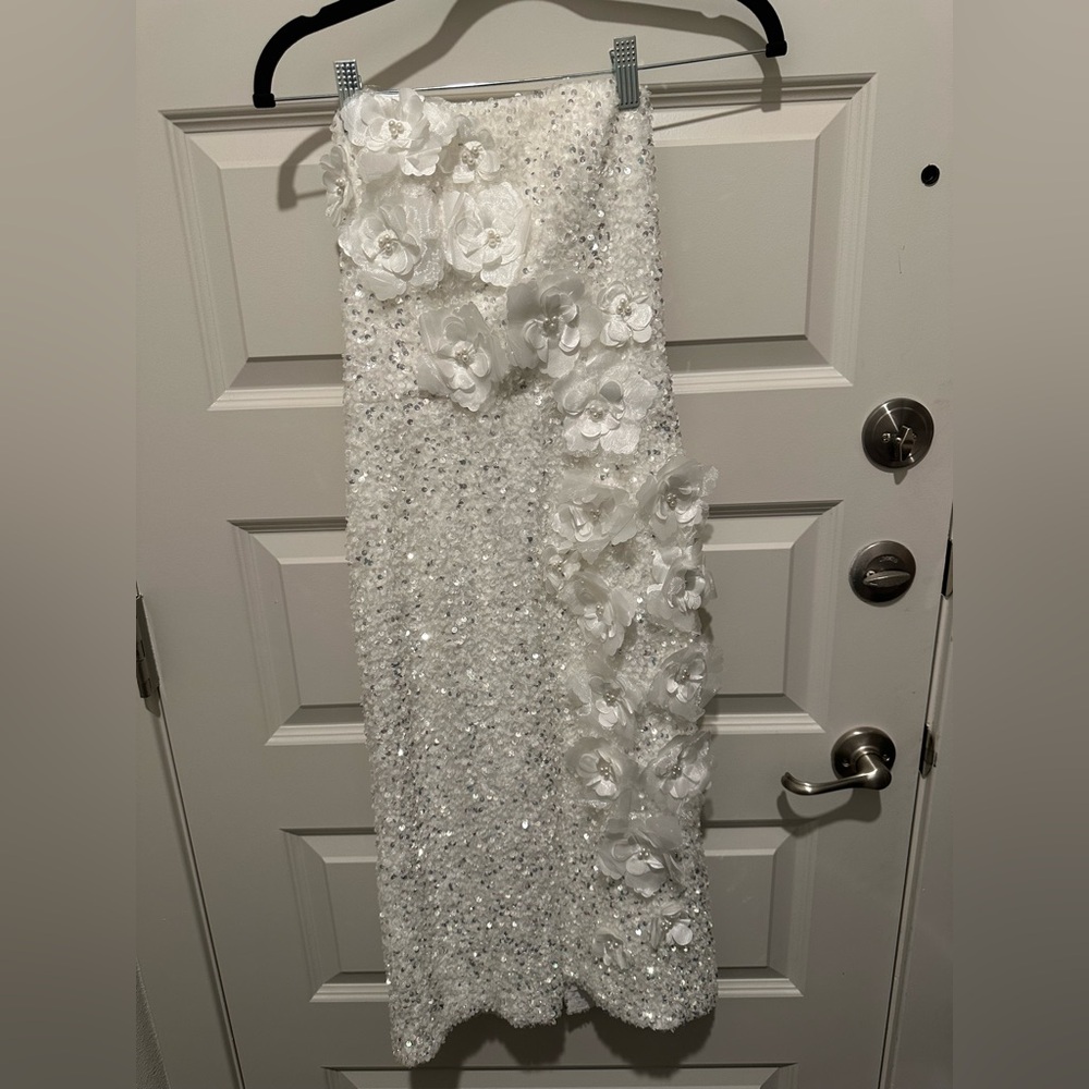 Helsi Liliana Sequin Floral Appliqué Strapless Cocktail Dress - Picture 4 of 8